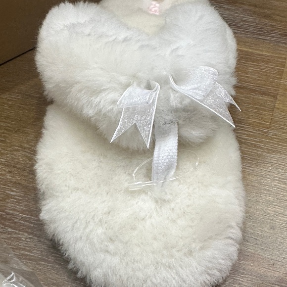 UGG Soft Cream Furry Slippers - Picture 6 of 6